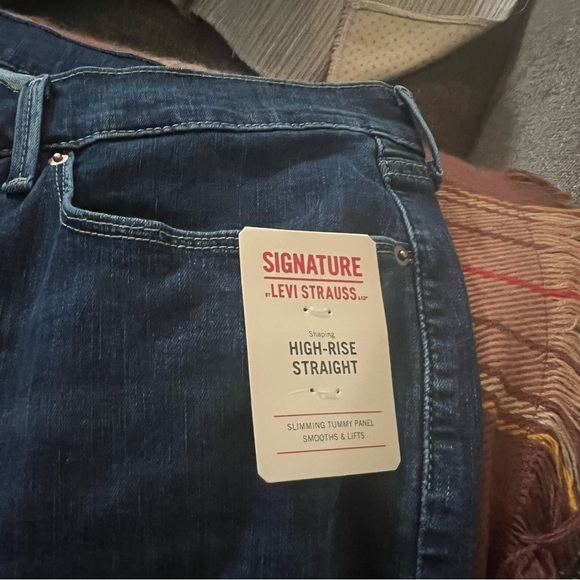 3/$30 🍂 Levi’s Stratus High Rise Straight Jeans - Picture 8 of 8